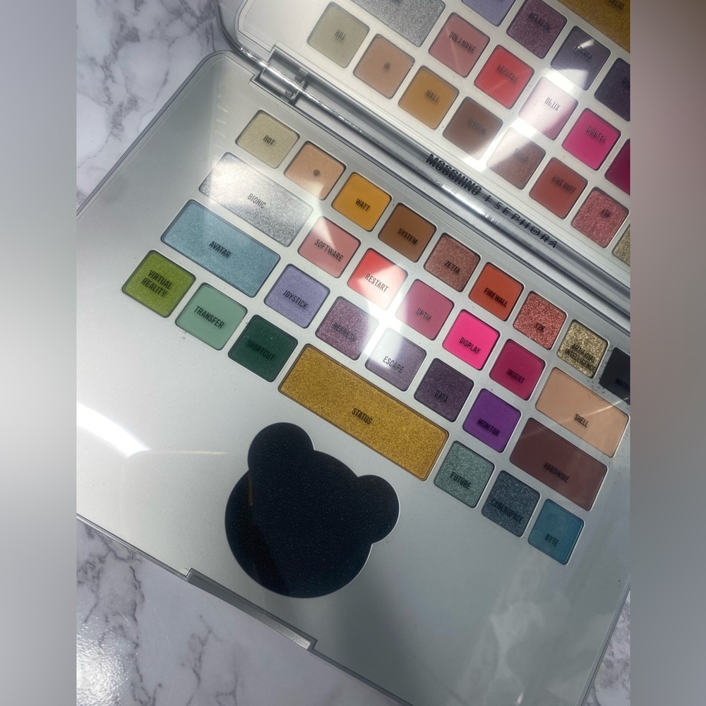 Moschino + Sephora Silver Laptop Eyeshadow Palette - Picture 5 of 12